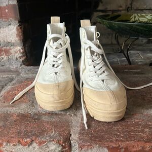 White and cream canvas lace up boots from Everlane!